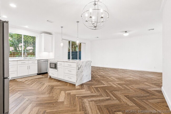 Foto del edificio - 350 SW 8th St