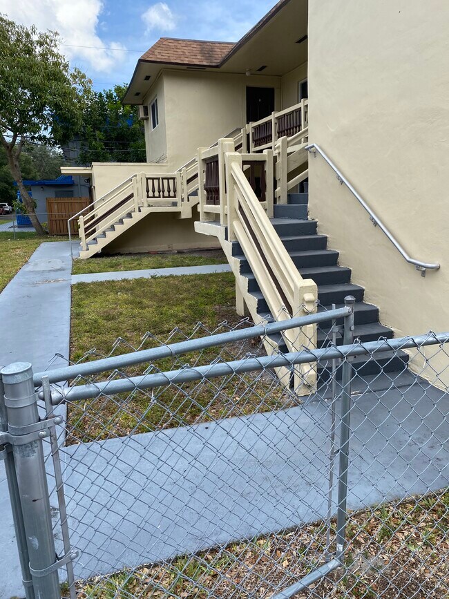 Building Photo - 5212 SW 91st Ave
