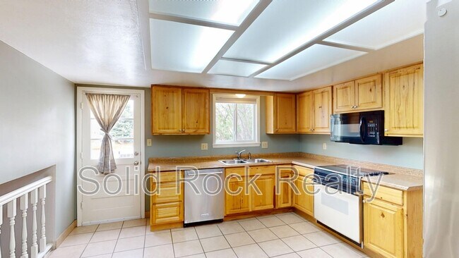 Foto del edificio - 535 Silver Spring Cir