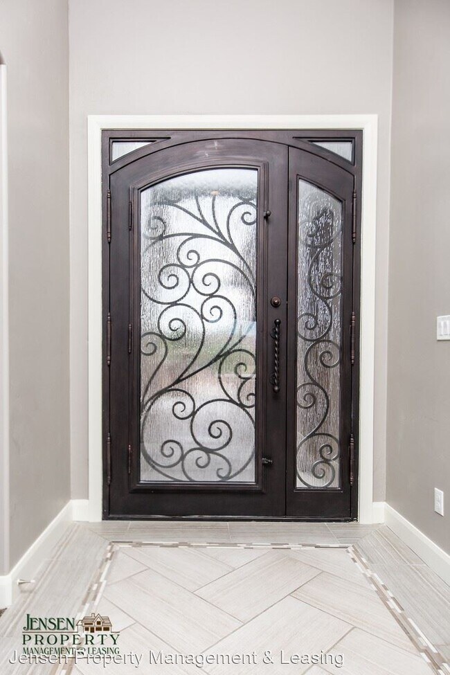 Foto del edificio - 4 br, 3 bath House - 584 South Dixie Drive...
