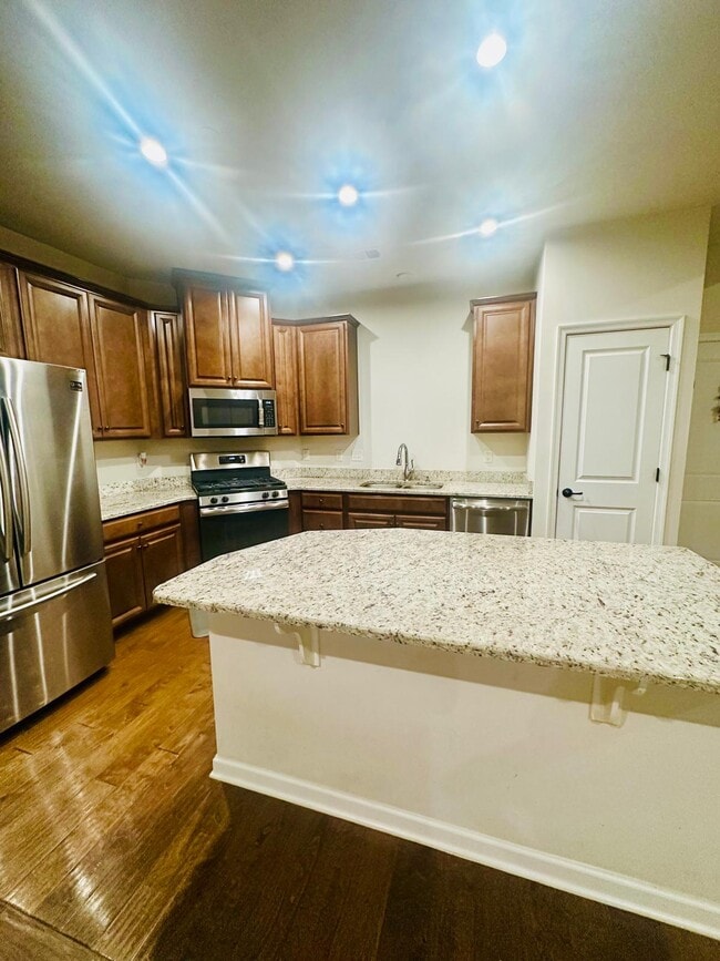 Building Photo - 2048 Oglethorpe Dr