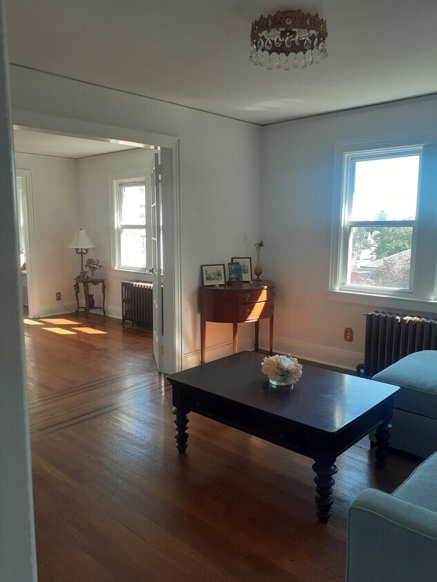 Foto principal - 221 Crescent Plz