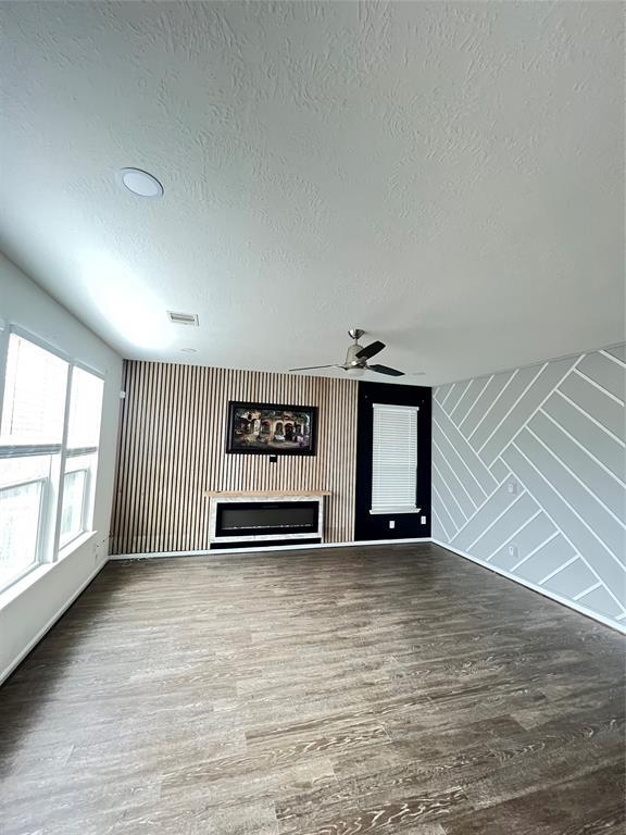 Foto del edificio - 4118 Lake Cypress Cir
