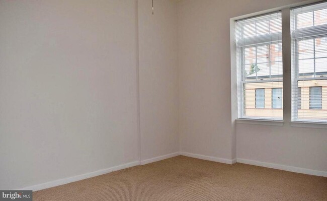 Building Photo - 309 Holland Ln