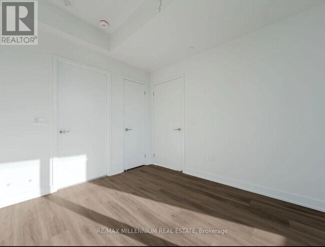 Photo du bâtiment - 1 Fairview Rd E