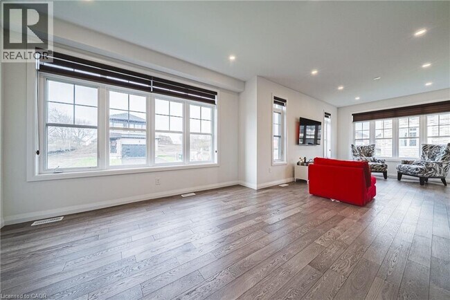 Photo du bâtiment - 28 Cherry Blossom Hts