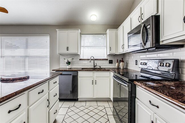 Building Photo - 710 Ponselle Dr
