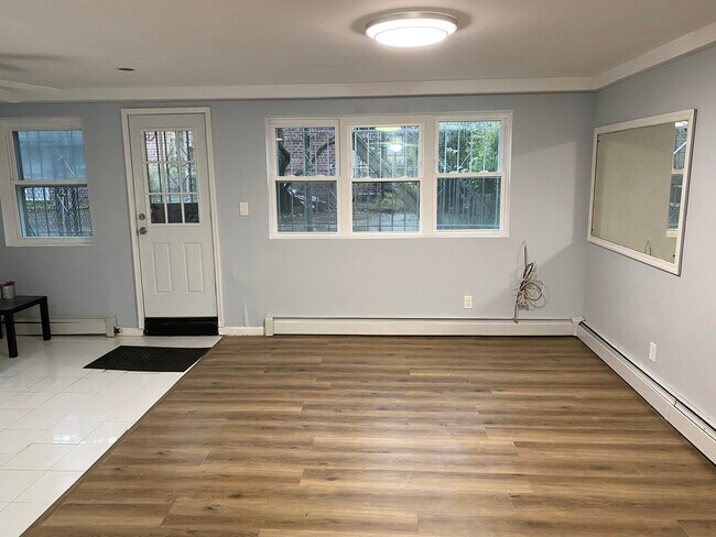 Building Photo - 5518 Clarendon Rd
