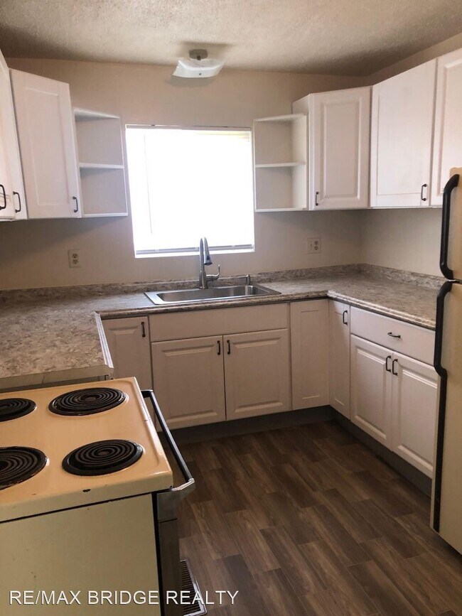 Foto del edificio - 3 br, 1 bath House - 21 N Center St