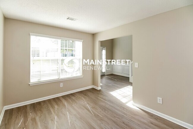 Foto del edificio - 4 Bedroom Pet-Friendly Home in Atlanta, GA with Main Street Renewal