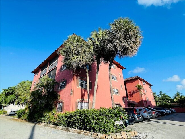 Foto del edificio - 660 Tennis Club Dr