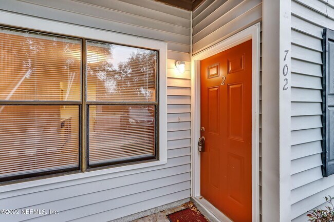 Building Photo - 702 Meadowbrook Dr