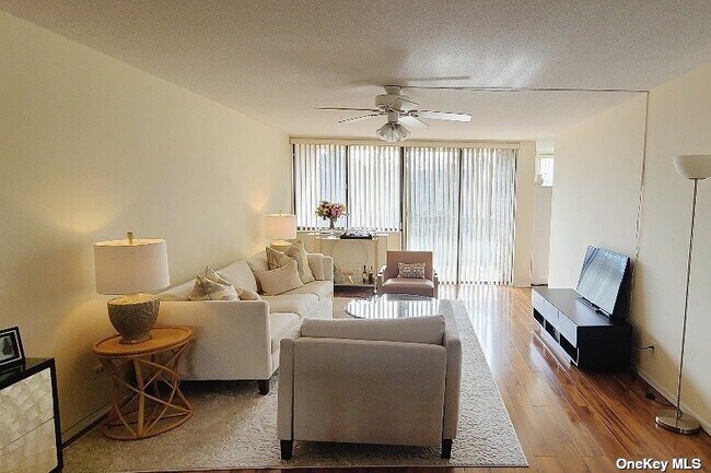 Foto del edificio - 1 Bay Club Dr