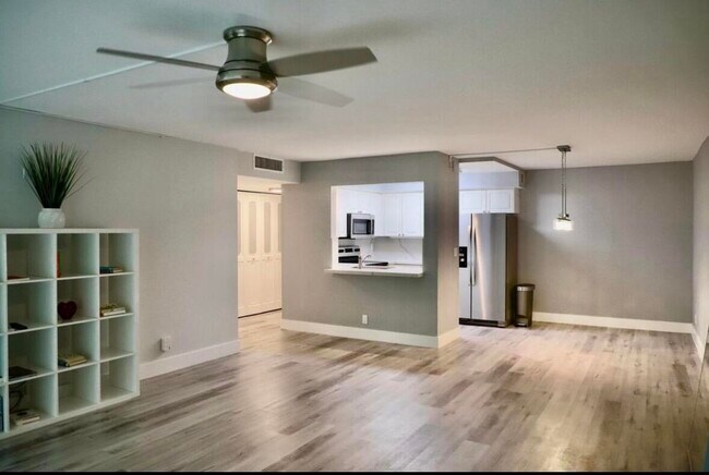 Foto del edificio - 1301 River Reach Dr
