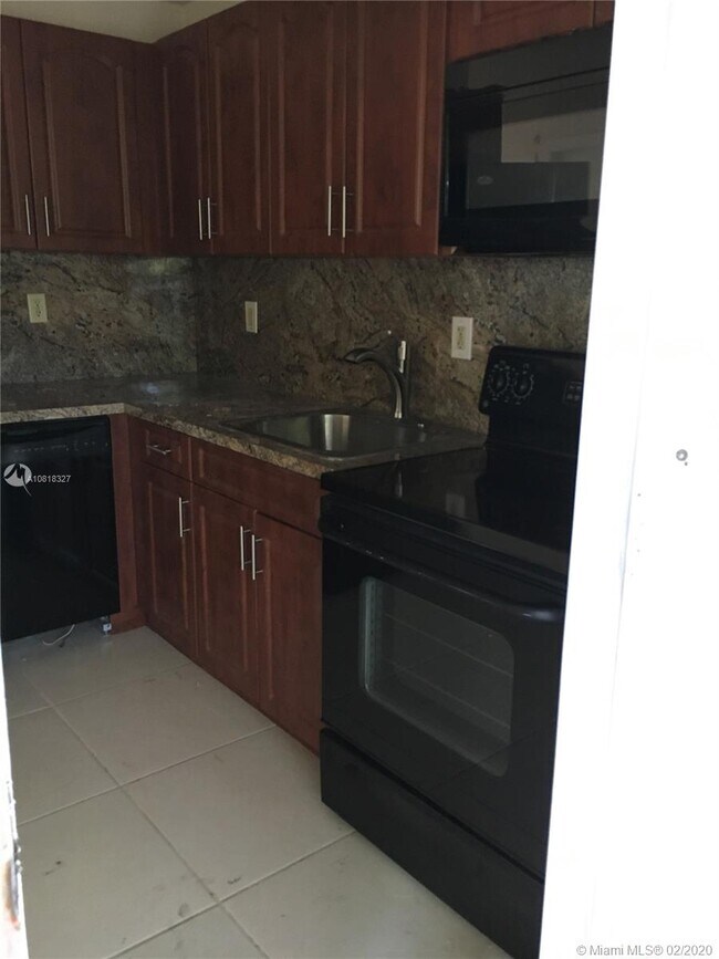 Foto del edificio - 1601 NW 7th Pl