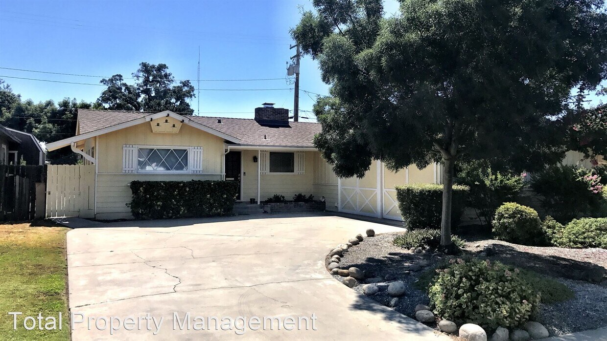 2 br, 2 bath House 956 N. Manor St. House Rental in Tulare, CA