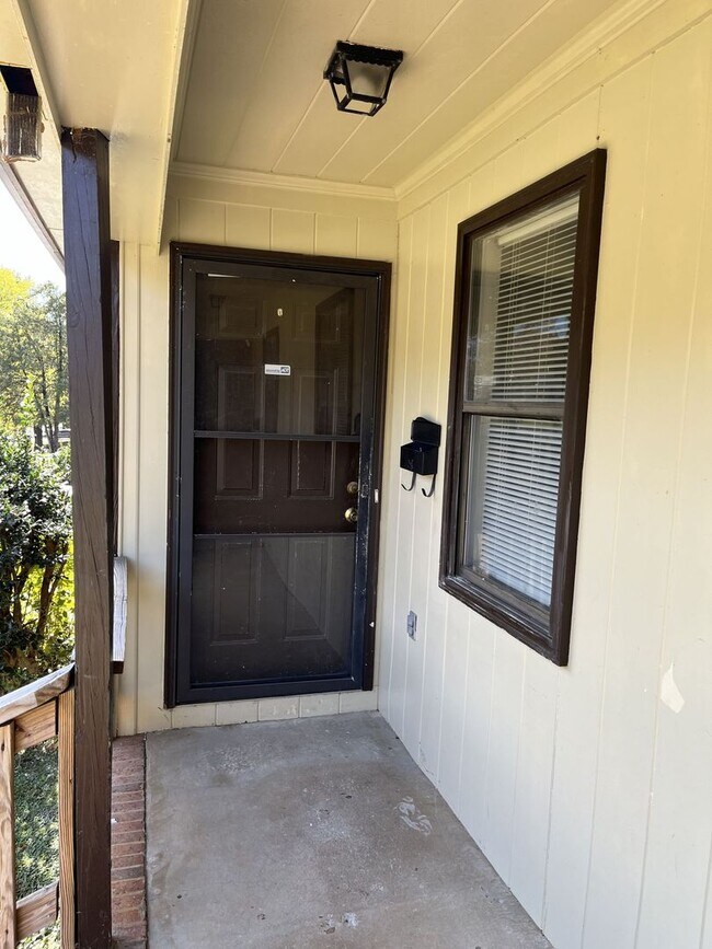 Foto del edificio - COMING SOON!!!  Spacious 2 Bed, 1 Bath Minutes from Uptown