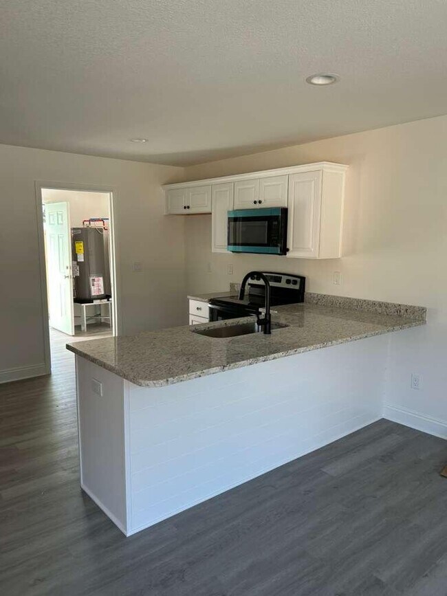 Building Photo - 32 Constitution Ave