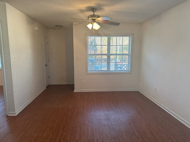 Building Photo - 121 Simmental Ln