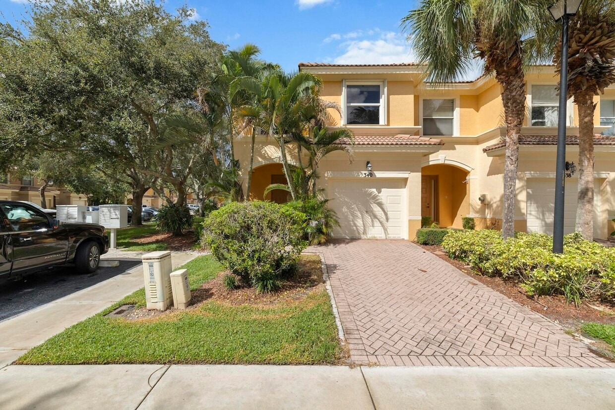 Foto principal - 340 River Bluff Ln