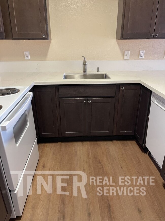 Building Photo - 7827 Zenith Dr