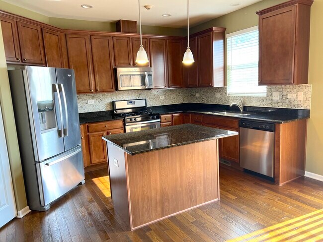 Building Photo - 2553 Dunraven Ave