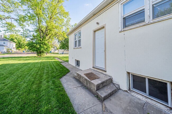 Foto del edificio - 411 W 5th St