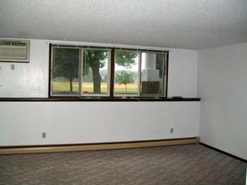 Living room - Colonial Apartments