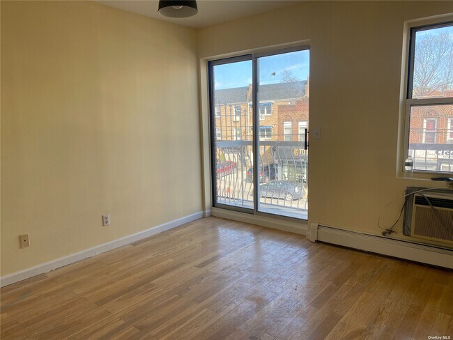 Foto del edificio - 43-30-43162 162nd St