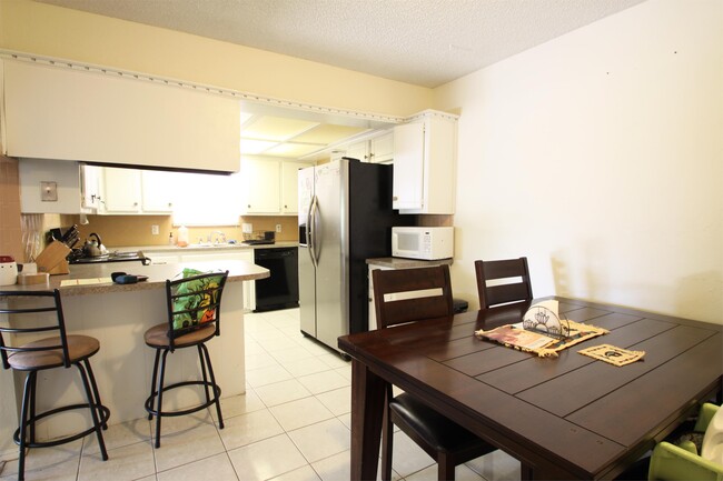Building Photo - 1420 Straka Terrace