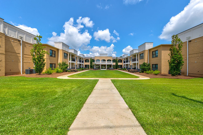 Building Photo - Silver Lakes