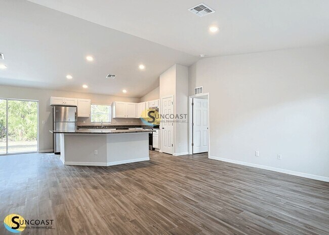 Foto del edificio - 17389 Tyler Ave
