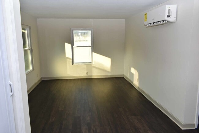 Building Photo - 1177 Evelyn Dr