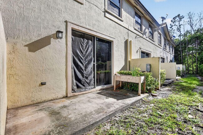 Foto del edificio - 2557 Riverside Dr