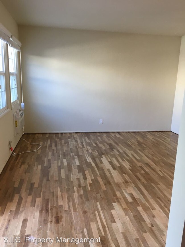 Foto del edificio - 5637 Strohm Ave