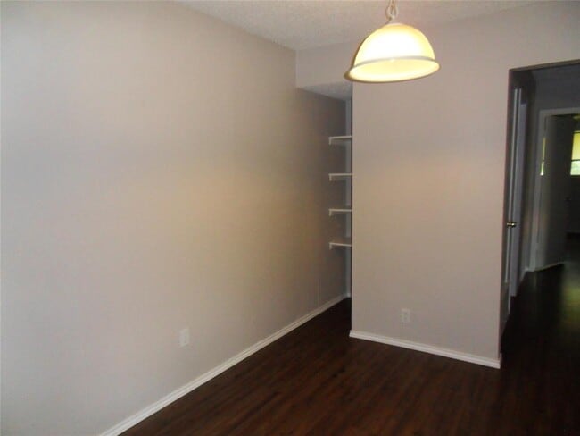 Building Photo - 811 Sirocco Dr