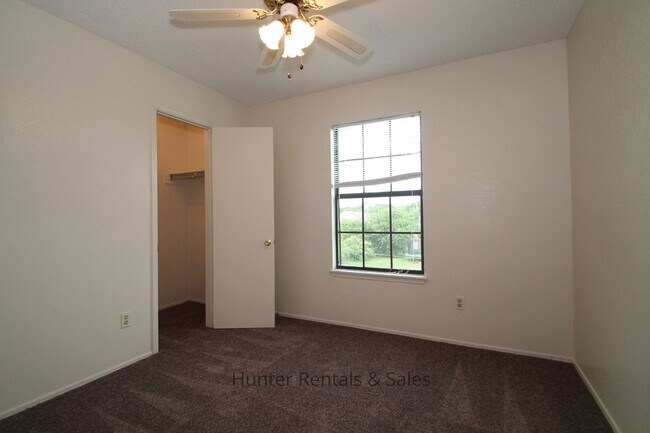 Foto del edificio - Two-Story Dream!