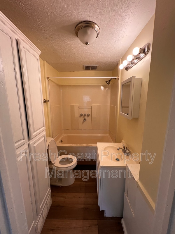 Building Photo - 1378 W 114th St