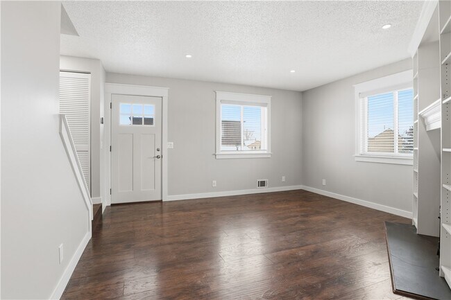 Building Photo - 456 Surrey Hill Way