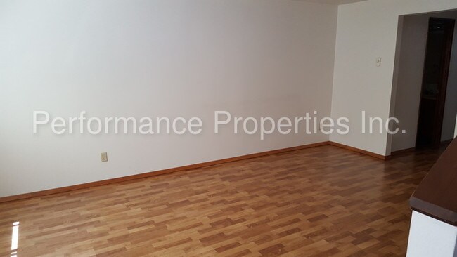 Foto del edificio - 19230 SE River Rd