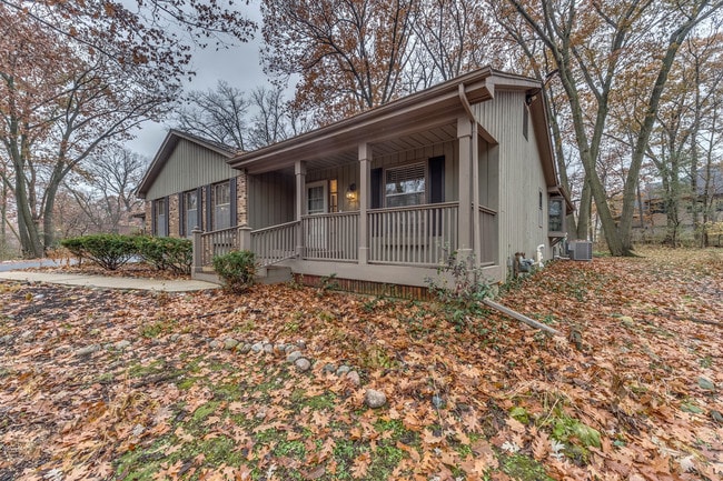 Building Photo - 2433 Trillium Ln