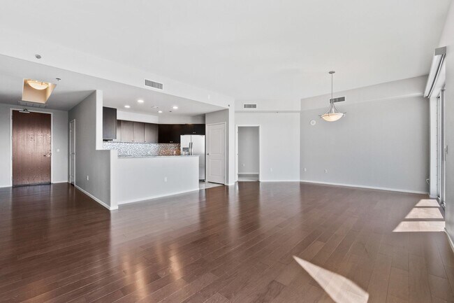 Building Photo - 3 Bedroom Highrise Condo at ONE Las Vegas!