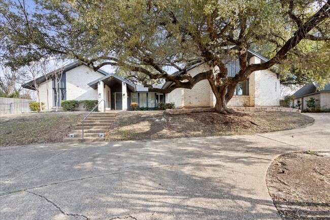 Foto del edificio - Single-Family Home in Woodway, TX *Leasing...