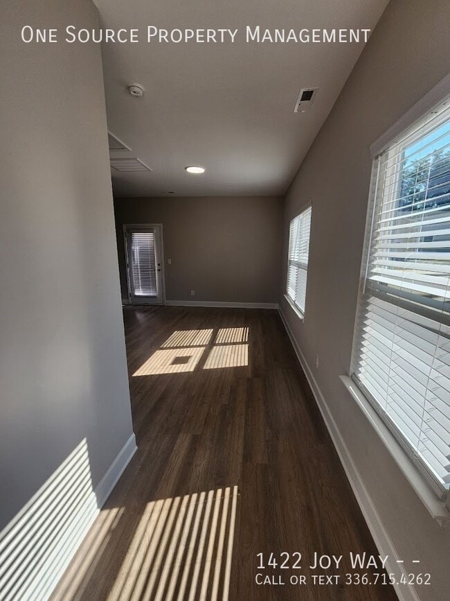 Building Photo - 1422 Joy Wy