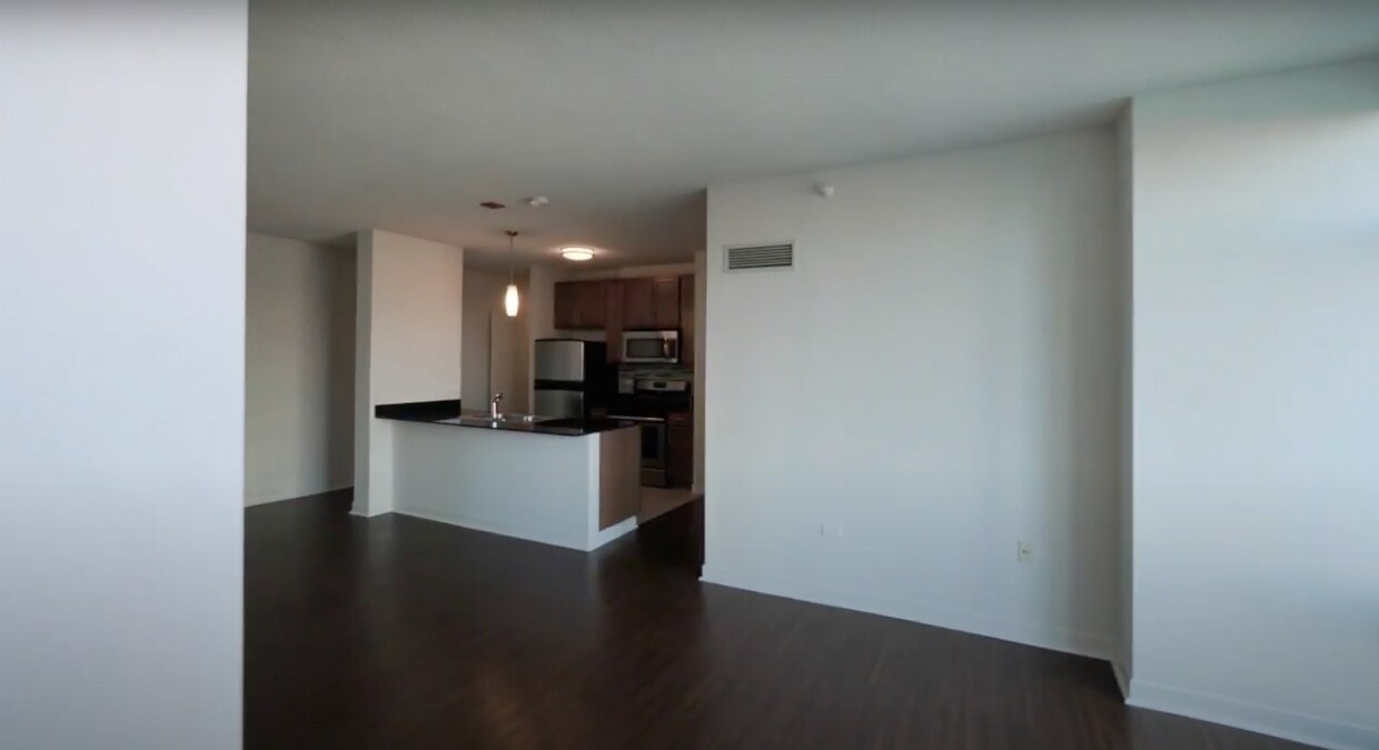 Primary Photo - 579 W Kinzie St