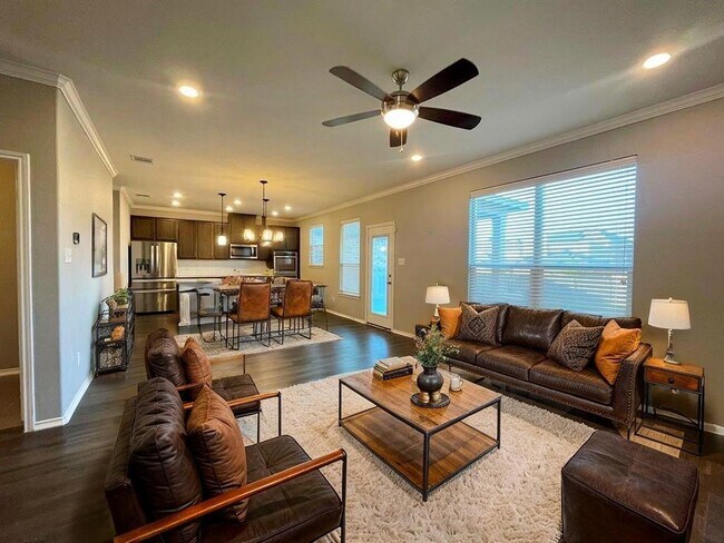 Foto del edificio - 16612 Brogan Ln