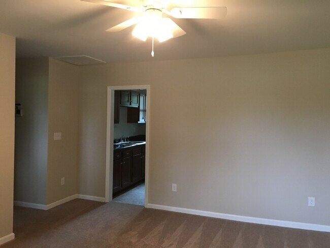 Building Photo - AVAILABLE  2/1/2021 3 BR 1 BA  HOUSE * LAR...