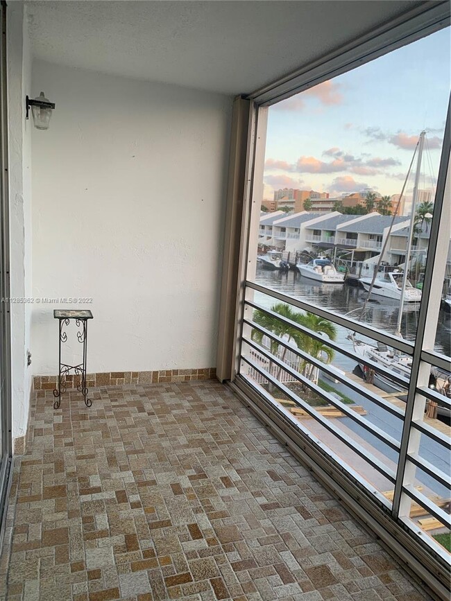 Foto del edificio - 3550 NE 169th St