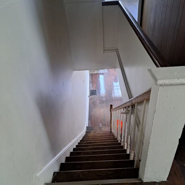 Building Photo - Two bedroom home in Port Richmond for rent