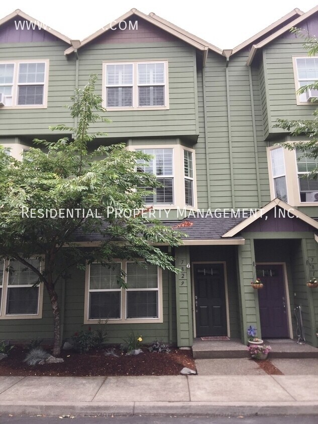 Bonita Townhome minutes to Bonita Park House Rental in Tigard, OR
